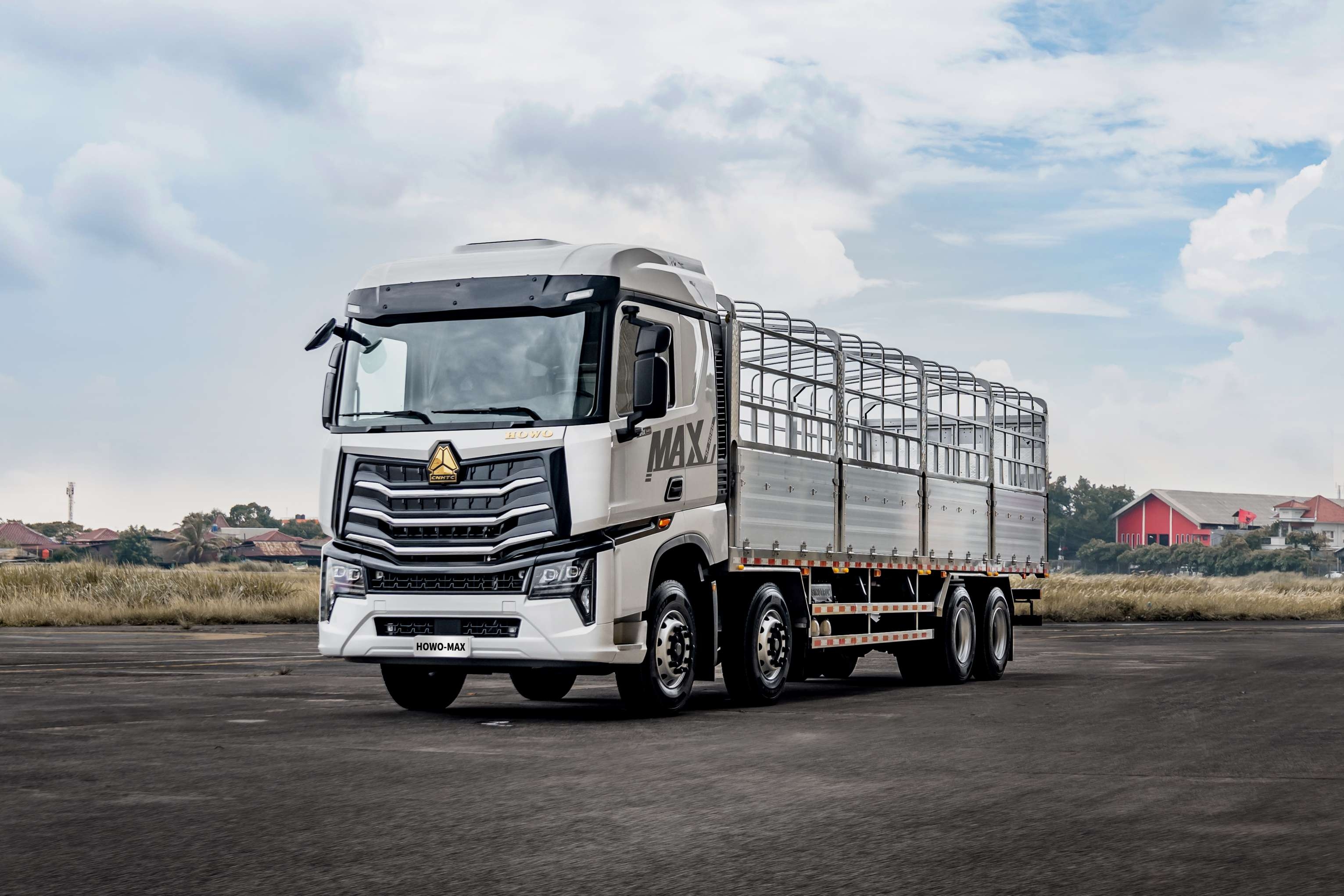 HOWO-MAX 8x4 cargo (1)