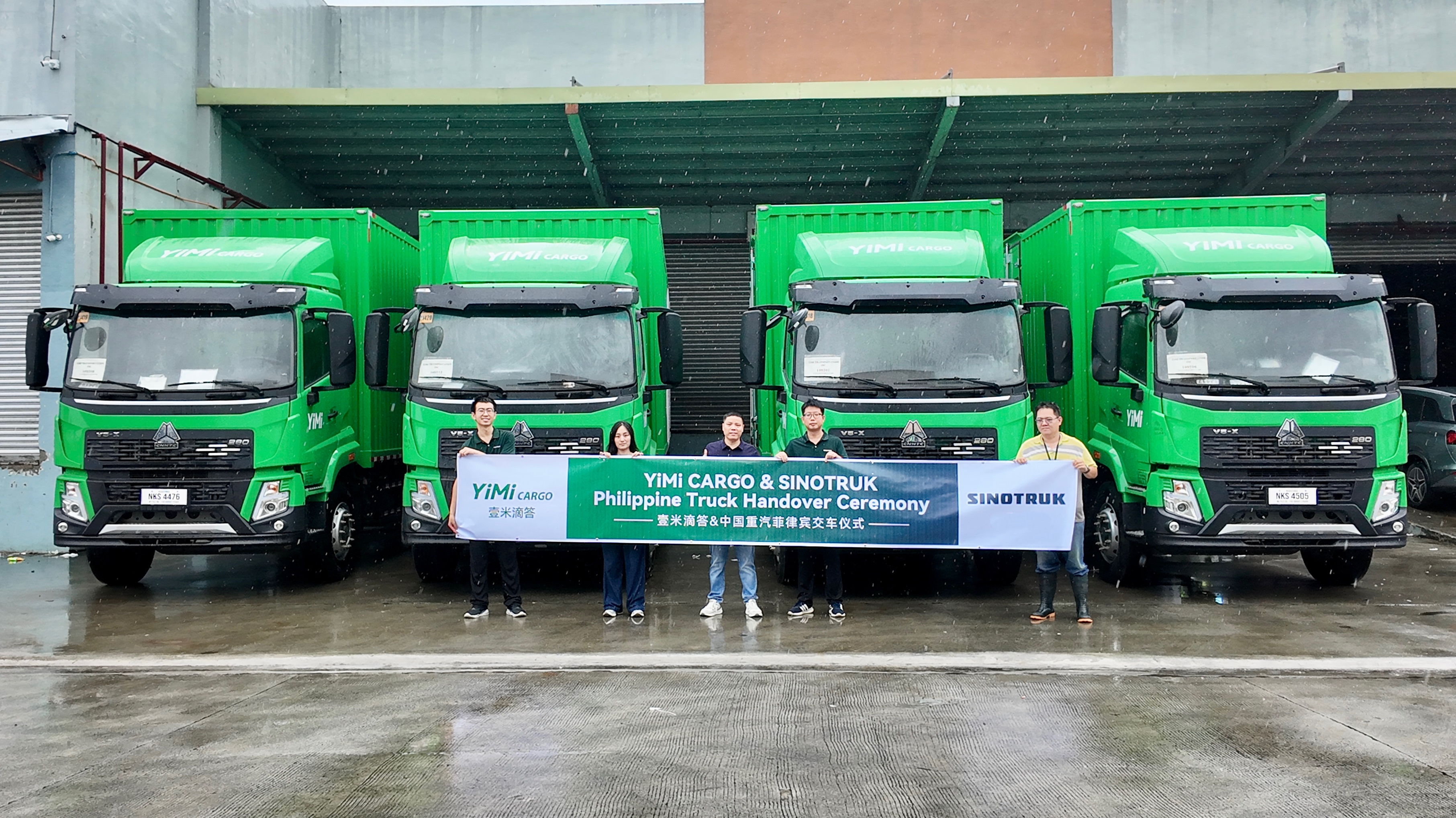 SINOTRUK a livré avec succès le premier lot de véhicules à Yimidida