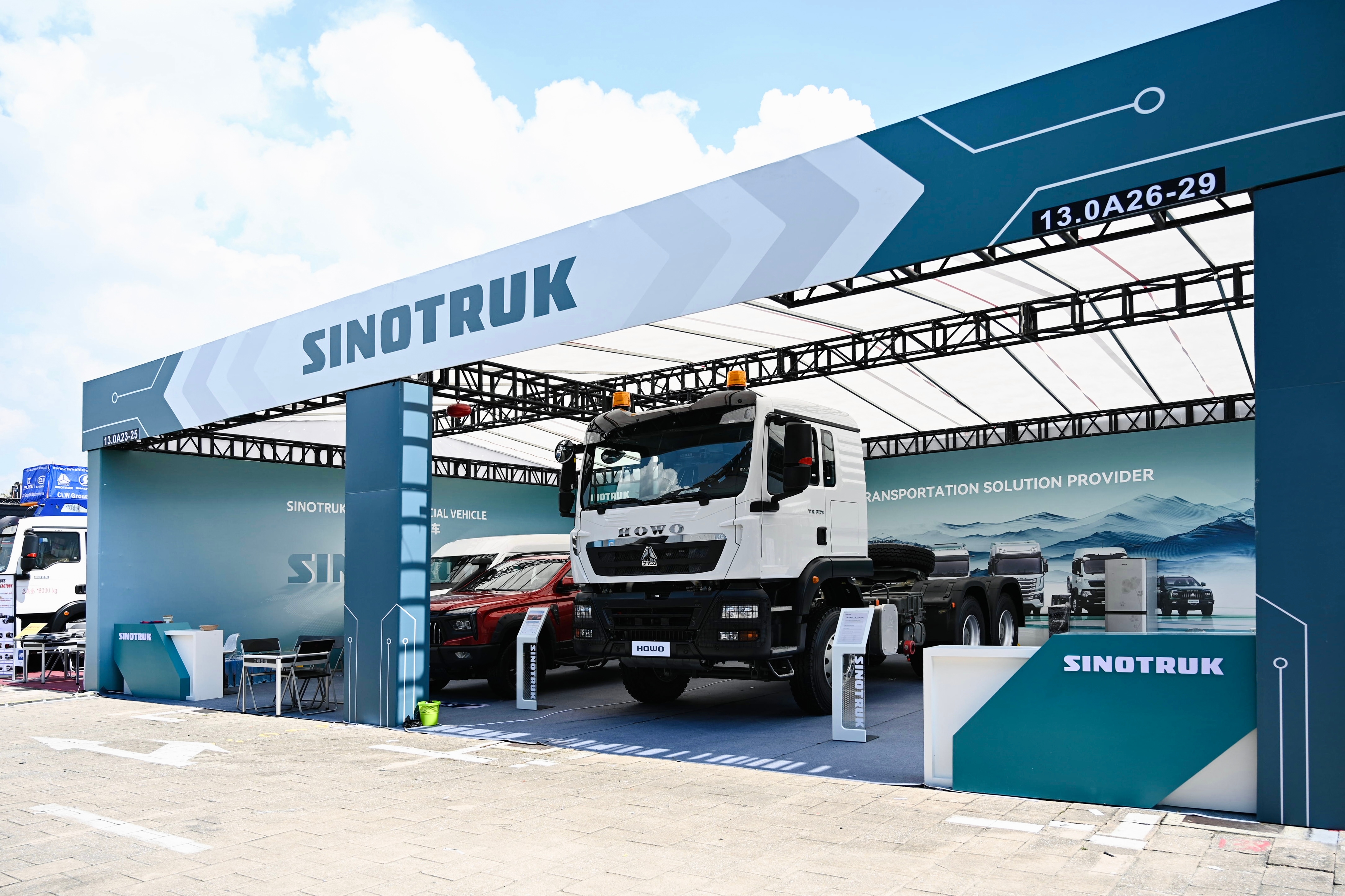 Accès en poids lourd 丨 SINOTRUK brille sur la 138e Foire de Canton